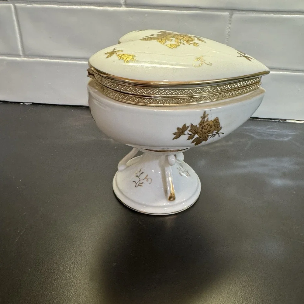 Arnart Heart Shaped Porcelain Vanity Jar Pedestal Hand Painted MCM Lidded Hinged
